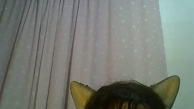 SkinnyKitten live cam on StripChat