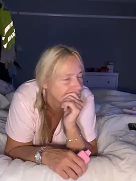 Blondnboujee53