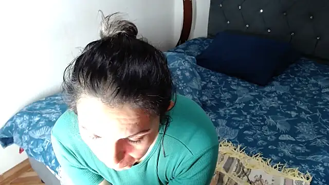 Chantal_hott live cam preview