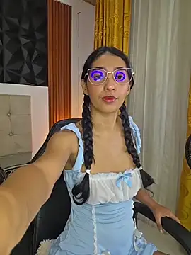 ShyNaughty live cam preview