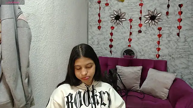 Evagirl69 live cam on StripChat