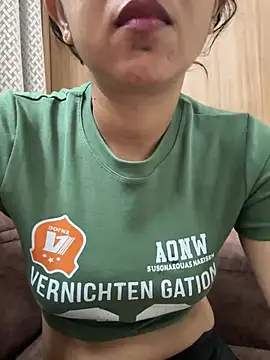 Loviiie live cam preview