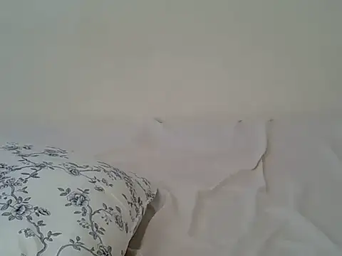 skinny-baby live cam on StripChat