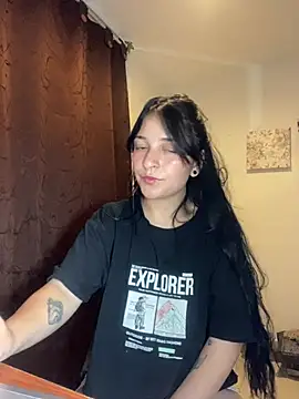 Abril_Thompson221 live cam on StripChat