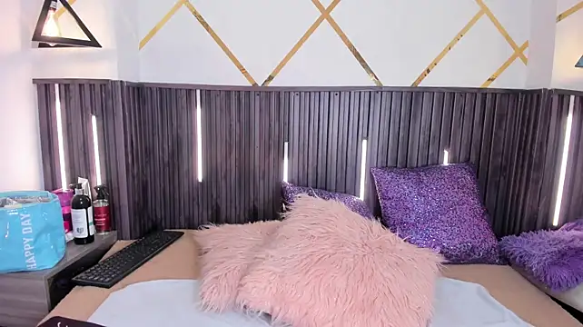MeganNightt live cam on StripChat