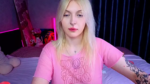 BlondieSummer webcam