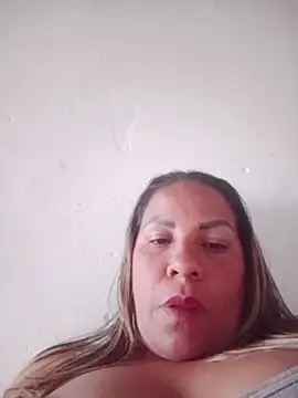 LaIndia1 live cam on StripChat