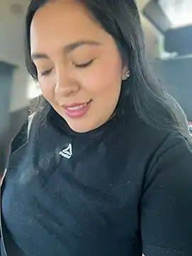 latina_curvy22 webcam