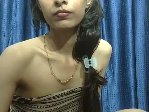 Thirsty_Moni live cam on StripChat