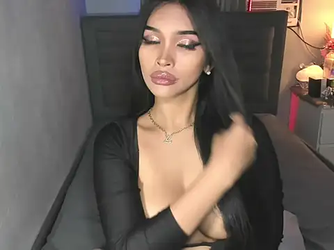 Model: PrettyYoungHugeCockTS