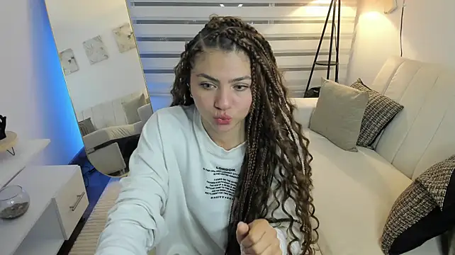 Ori_valentina live cam on StripChat