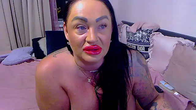 BustyVicky webcam