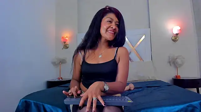 Sky_Collins_ webcam