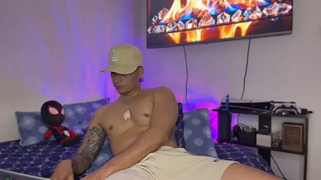 SexxxySquirterStev777 webcam