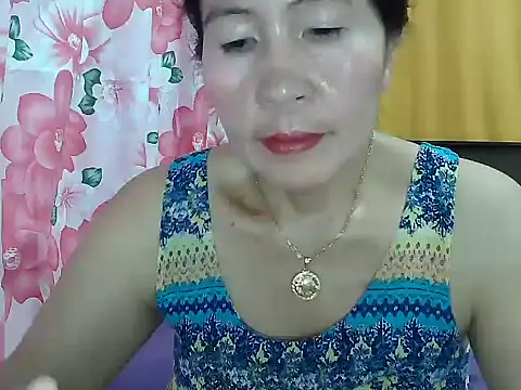 Elara8309 live cam on StripChat