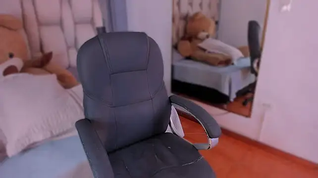 LilithBloom7 webcam