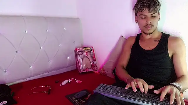 Angel_foxc13 live cam on StripChat