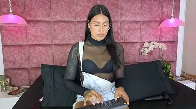 Taly_Fox webcam