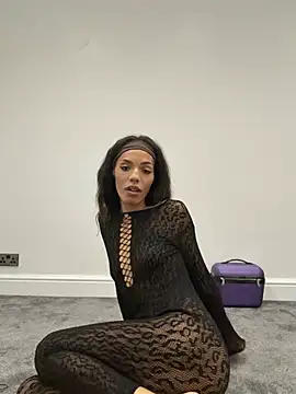 lightskinpetiteellax webcam