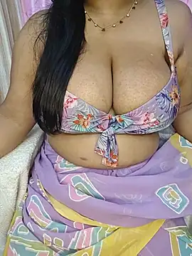 Curvy_Pooja