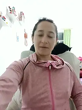 emilypoppy3 live cam on StripChat