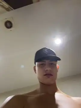 Lander_Cruz live cam on StripChat