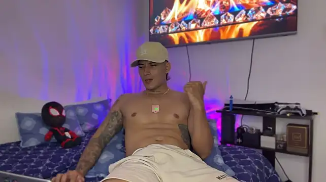 SexxxySquirterStev777 webcam