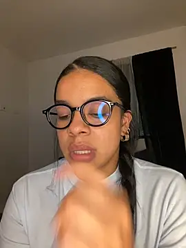 trianawhite live cam on StripChat