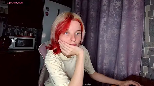 Madelaineses live cam on StripChat