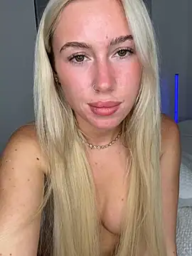 SexySaraxxoo live cam on StripChat