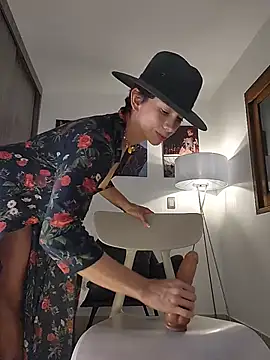 alice_barry (F milf) - play with my clit