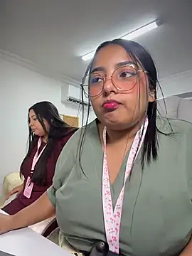 Mia_roussee_ live cam on StripChat