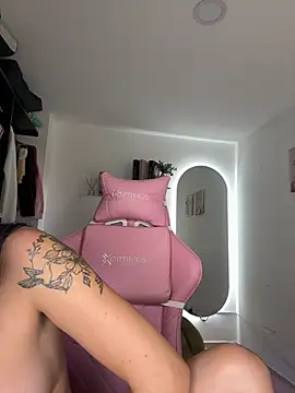 Jenn_Layton webcam