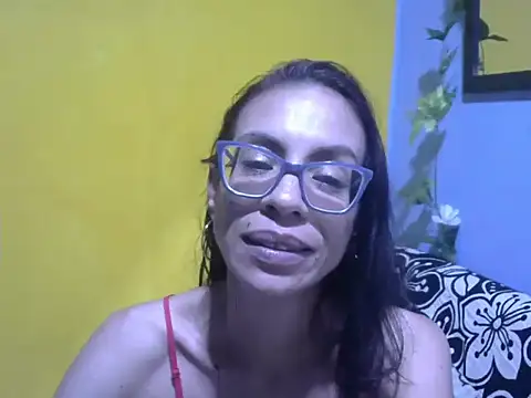 Diana-larossa live cam on StripChat