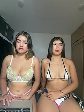 Lesbiianbarbiie live cam on StripChat
