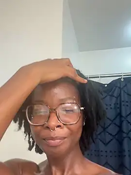 Dominiqxe_brights webcam