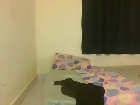 prettymarir live cam preview