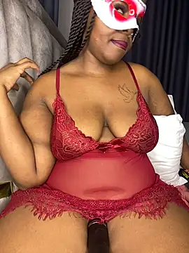 BIGMAMA011 live cam on StripChat