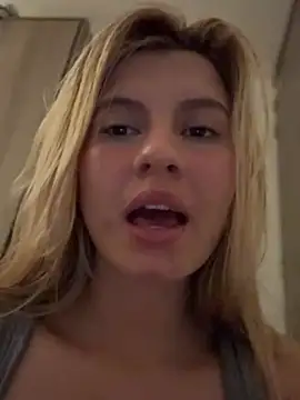 mia_curry webcam