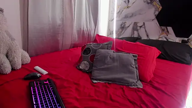 Goldendesirexx__ webcam