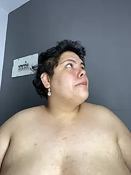 Hailey_Curvy