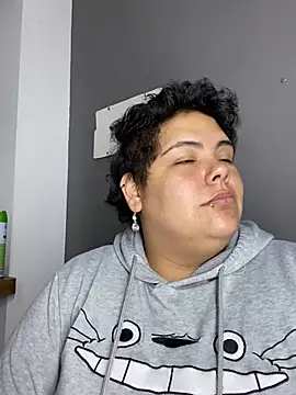 Hailey_Curvy