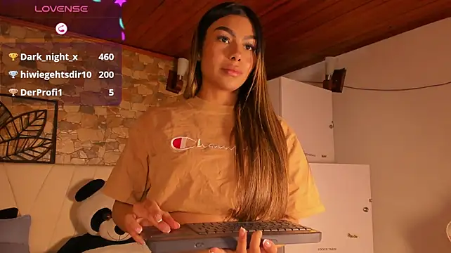 Khaiimy live cam on StripChat