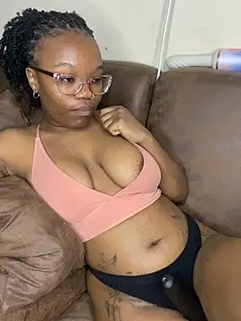 YummyMelanin117 webcam