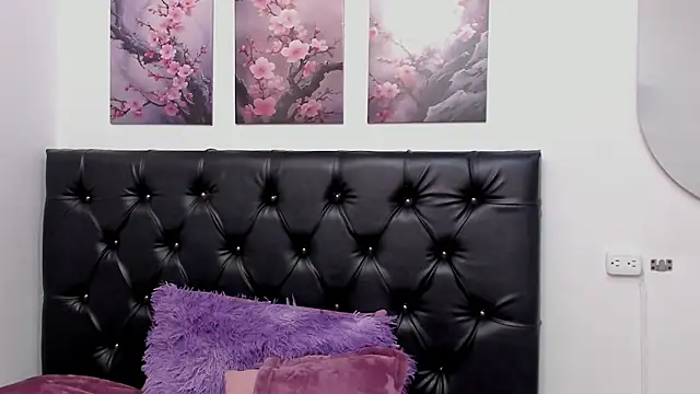 pinky_f00x live cam on StripChat
