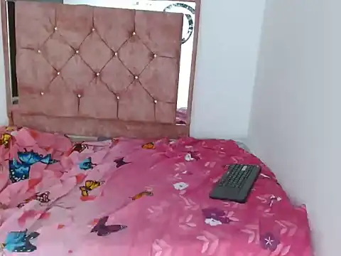 soe-baby live cam on StripChat