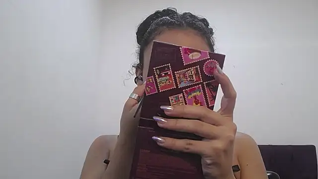 Little18Doll live cam on StripChat