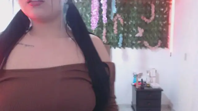 adara_cute_69 live cam on StripChat