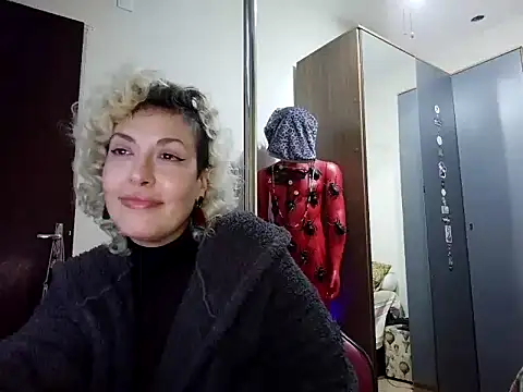 MariLouM live cam preview