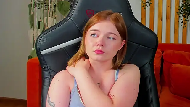 ElinaVale webcam